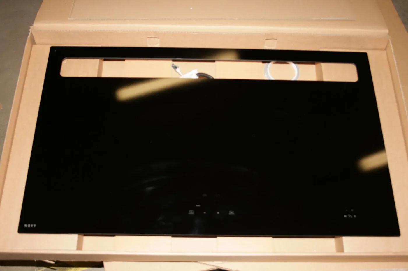 Novy | 1821 | Induction hob with built-in hood | 88 cm | Number of burners/cooking zones 4 | Yes | Black | Slider control with w
