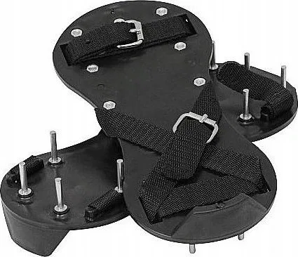 Kubala Spiked shoes for screed