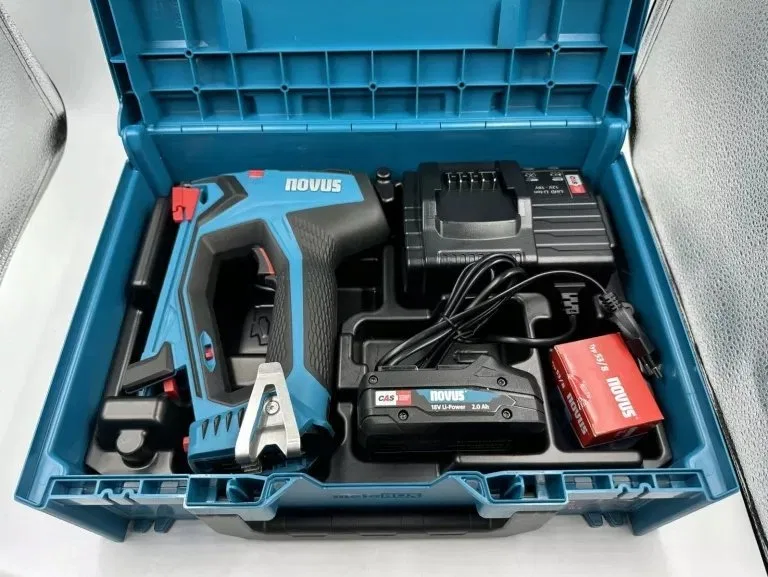 Novus Zszywacz akumulatorowy NOVUS J-550 zestaw Metabox