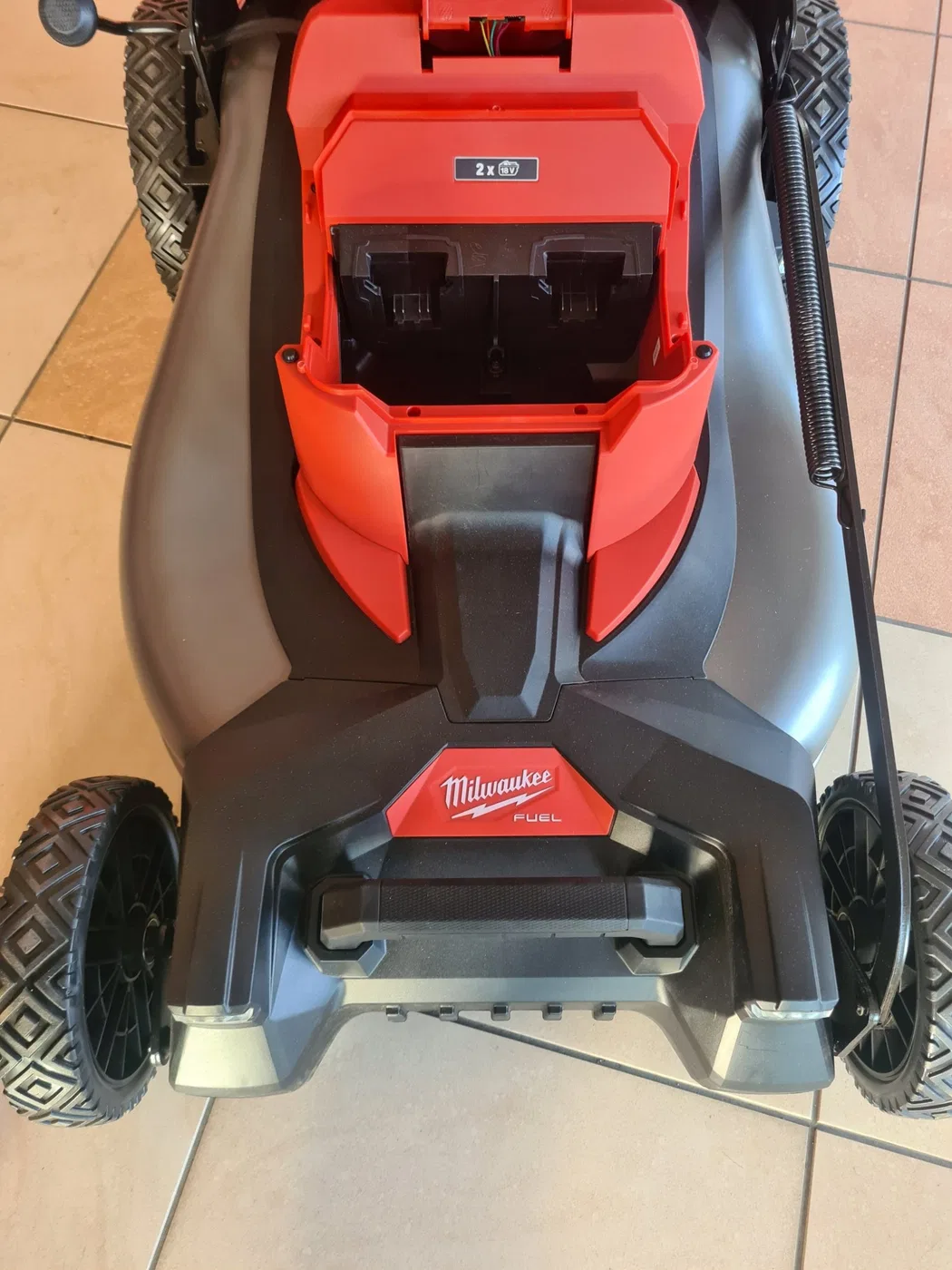 Kosiarka akumulatorowa Milwaukee MILWAUKEE.MOWER 2x18V M18F2LM53-0 53cm