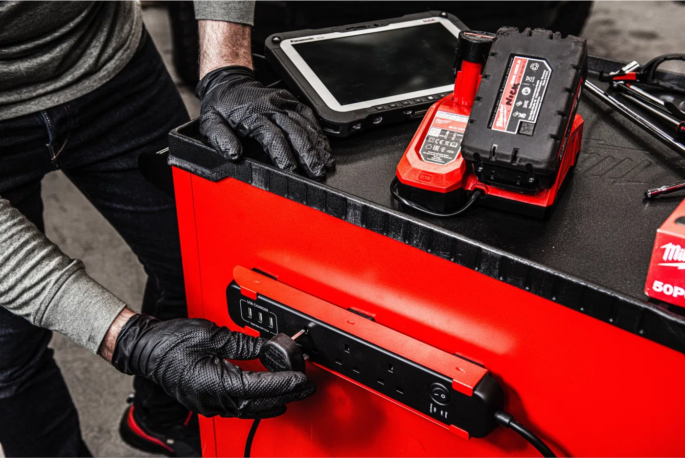 MILWAUKEE MAGNETYCZNA LISTWA ZASILAJĄCA TOOLGUARD
